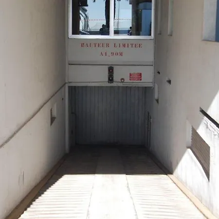 2p Calme Avec Piscine Et Parking - Terrasse, Proche Plages Et Centre De - Fr-1-196-239